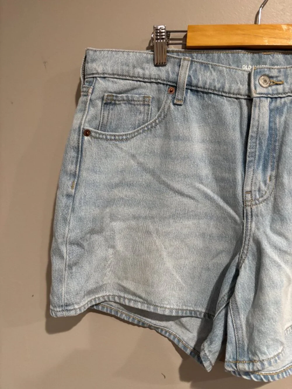 Old Navy women's Baggy Lt Blue denim mid Rise shorts SZ: 14